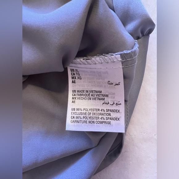 And NOW This crop to cami gray sleeveless with a pleat design on the front XL - Picture 11 of 16